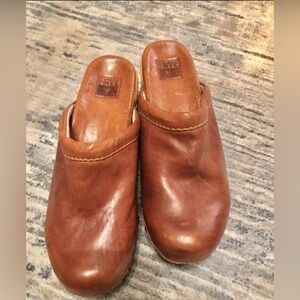 Frye Clara Campus Clogs Leather, Cognac, Sz 6.5- EUC- LIKE NEW
